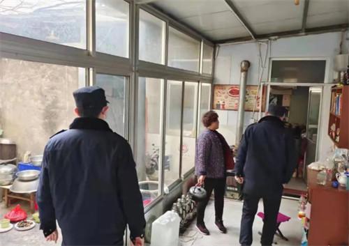 新泰市综合行政执法局开展餐饮油烟整治行动