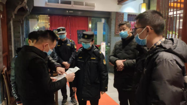 屯溪区多部门联合开展餐饮企业排污排水排烟专项执法行动