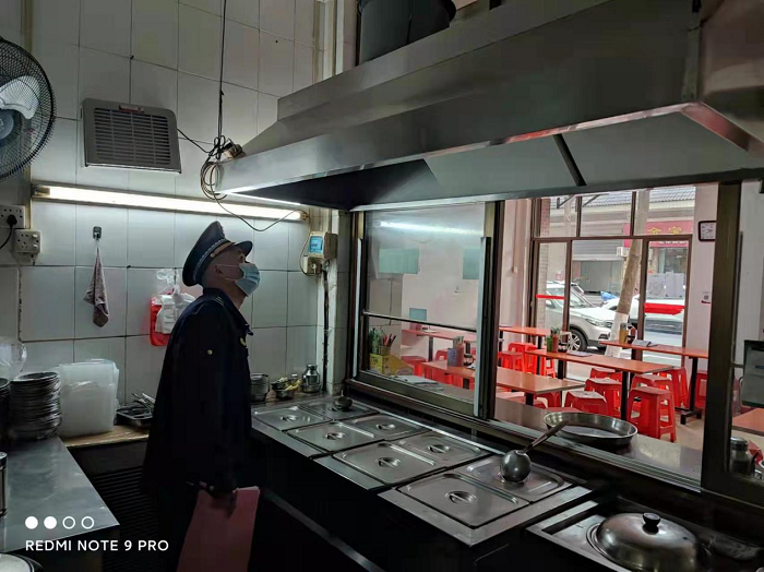 鼎湖区城管局开展辖区餐饮油烟污染专项检查行动