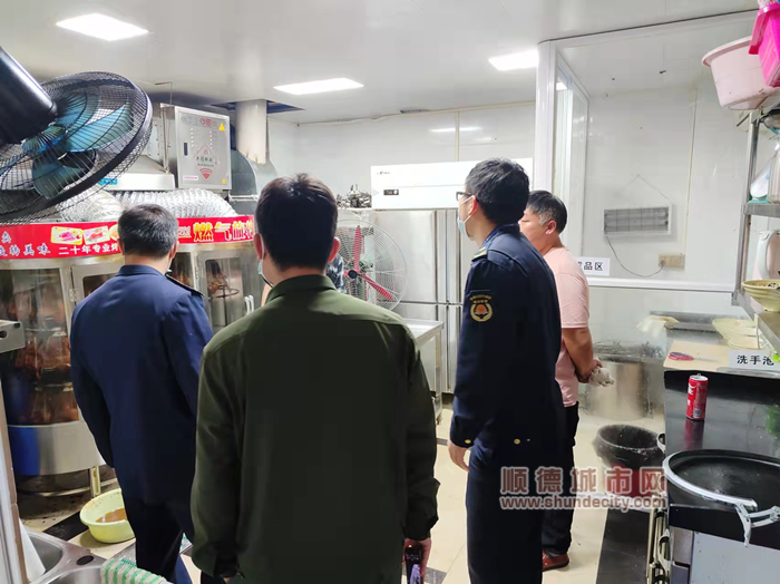 北滘镇多部门联合开展餐饮油烟专项检查整治行动