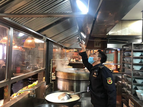 梧桐办事处开展餐饮油烟净化器“回头看”大排查