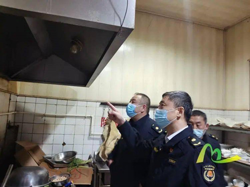 满城区执法局开展全区餐饮企业油烟治理专项行动