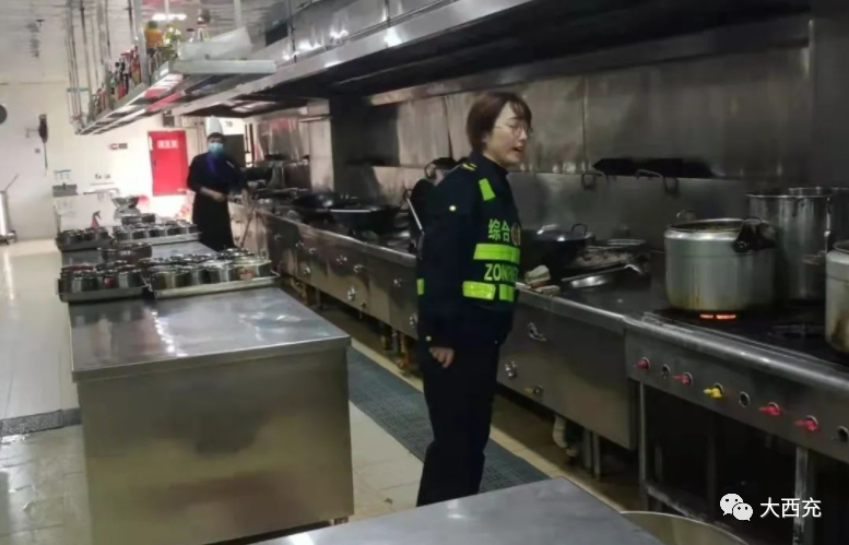 西充县综合行政执法局三举措开展餐饮油烟专项整治行动
