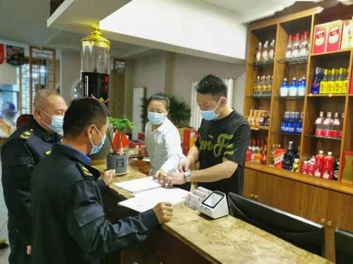 临河区加大餐饮业油烟污染监督检查力度