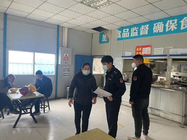 双桥办事处城管科开展常态餐饮场所油烟整治