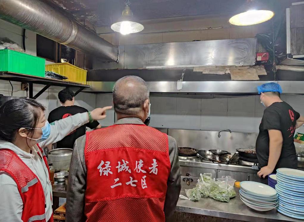 珠江社区开展餐饮行业油烟排查整治专项行动