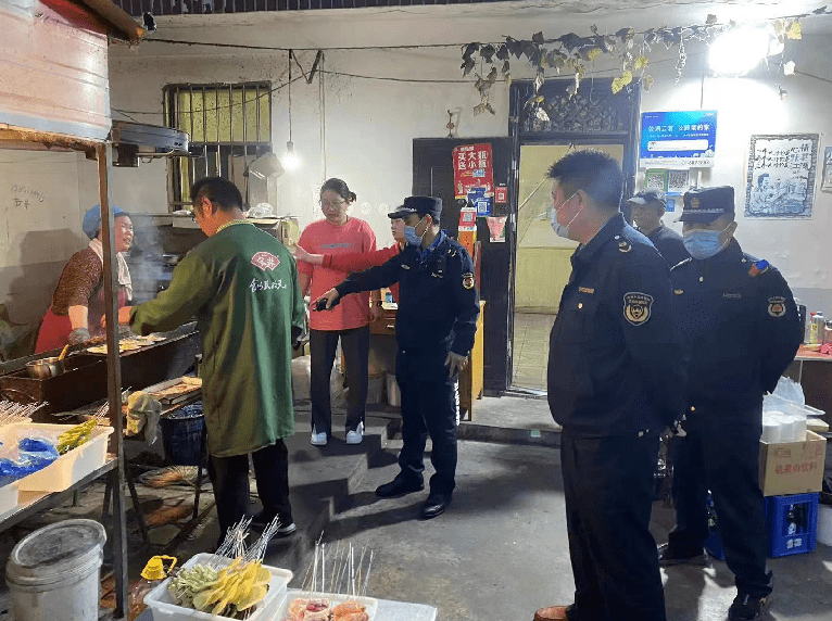 濉溪县三部门联合开展餐饮油烟专项整治行动