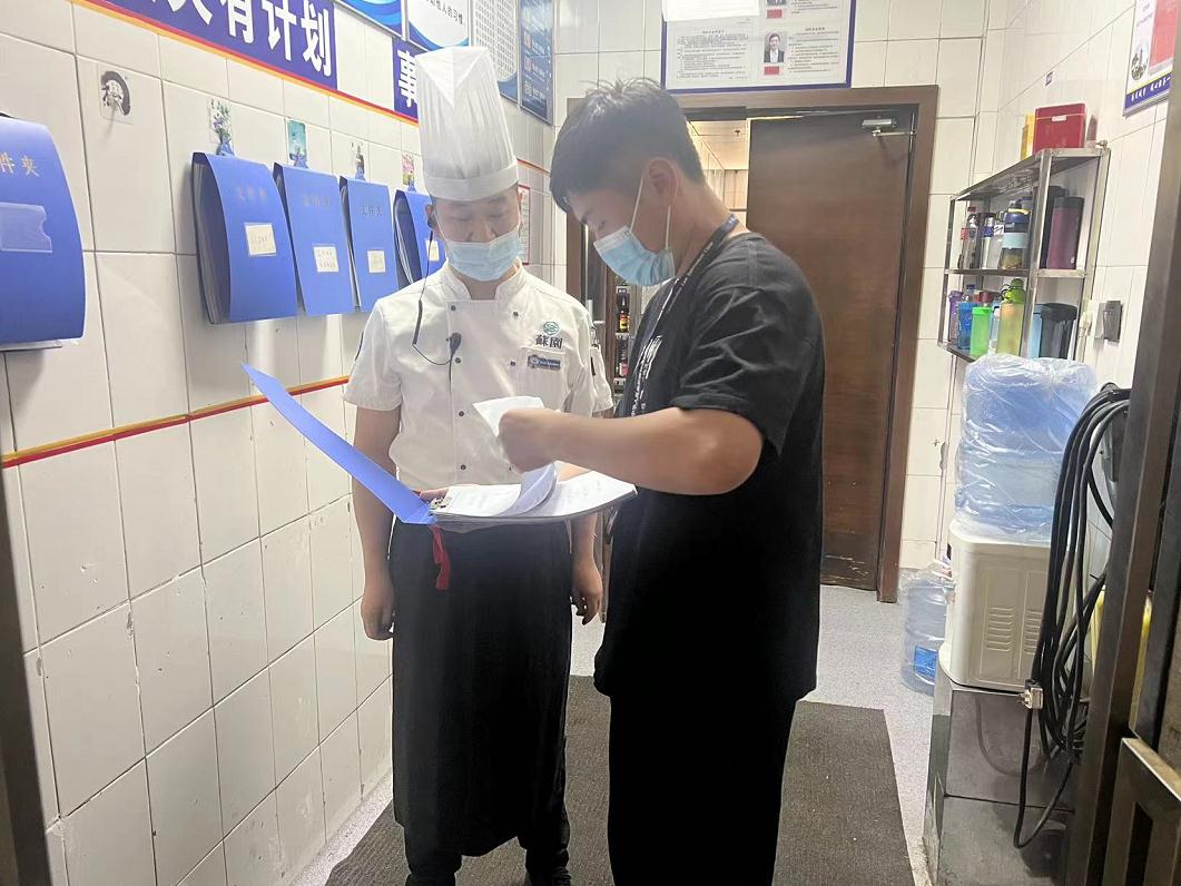 建中街街道办事处推进辖区餐饮油烟治理工作