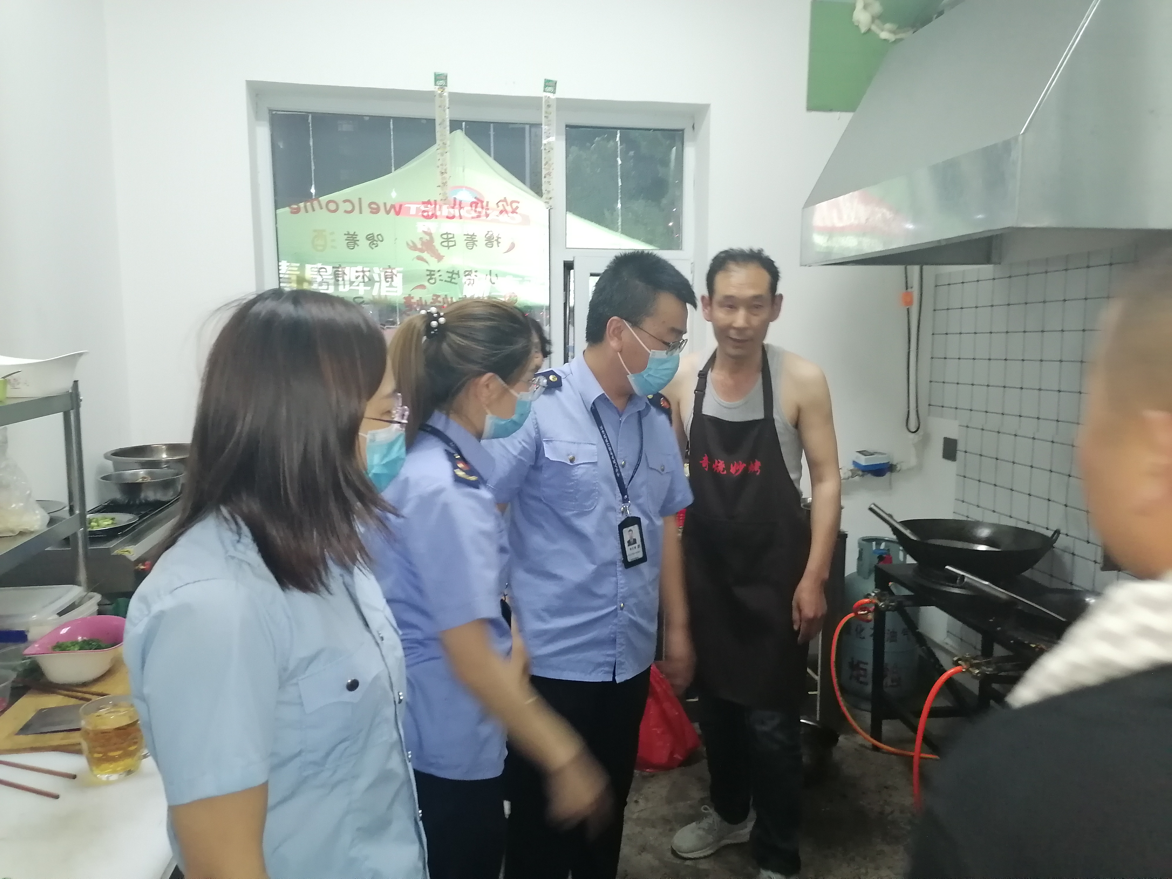长治市上党区市场监督管理局开展餐饮油烟整治工作