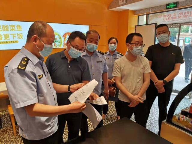 天水市多部门联合督查餐饮油烟污染治理工作