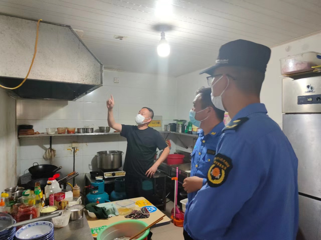 义安区城管局三举措落实餐饮行业油烟污染的监管和整治工作