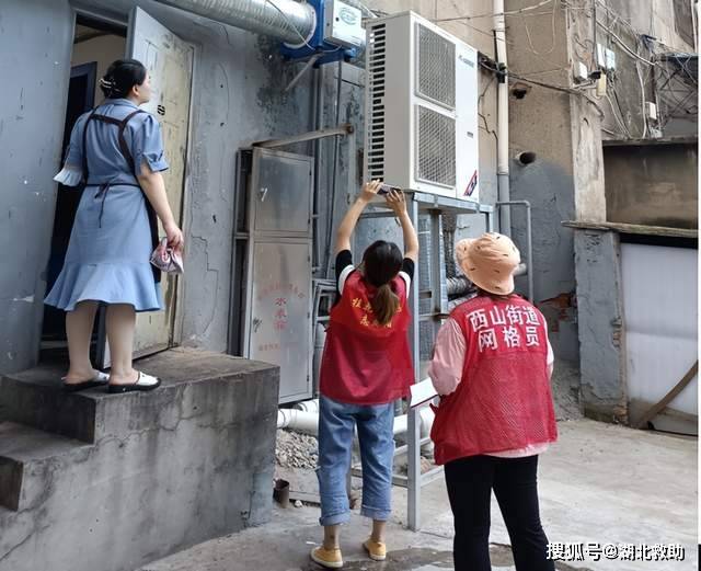 桂花园社区开展餐饮油烟专项排查整治行动