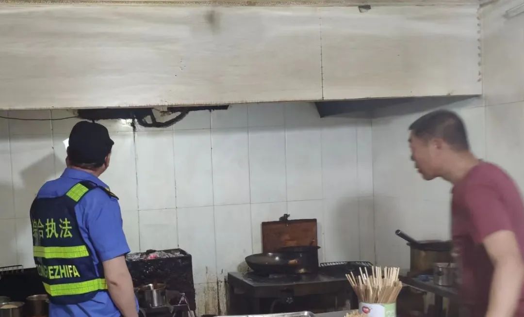 宁城县开展餐饮业“回头看、再巩固、再提升”油烟污染整治专项行动