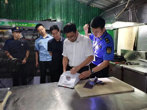 泗水县综合行政执法局开展烧烤油烟专项治理行动