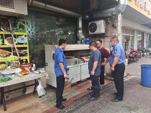 顾山镇开展餐饮油烟污染专项整治检查