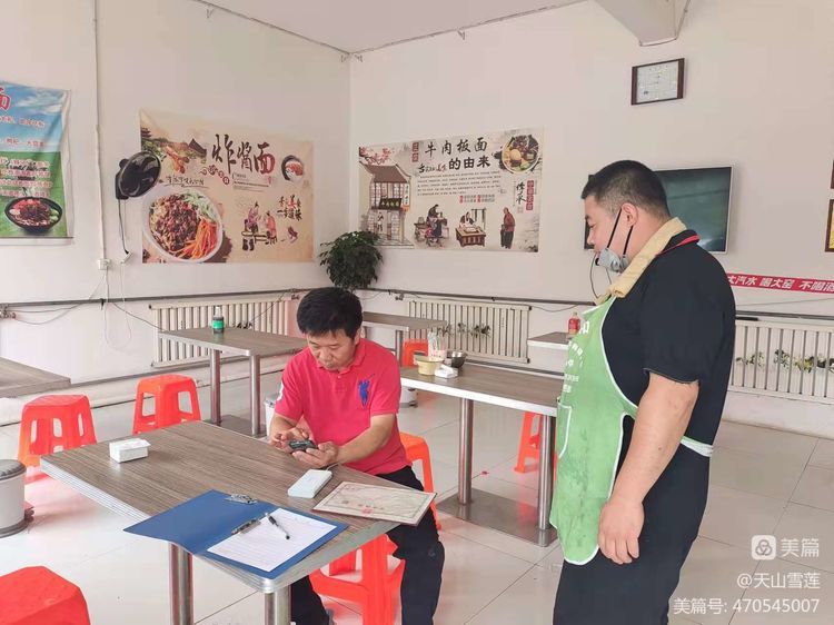 商河城管执法大队郑路中队开展餐饮经营店油烟污染的专项整治行动