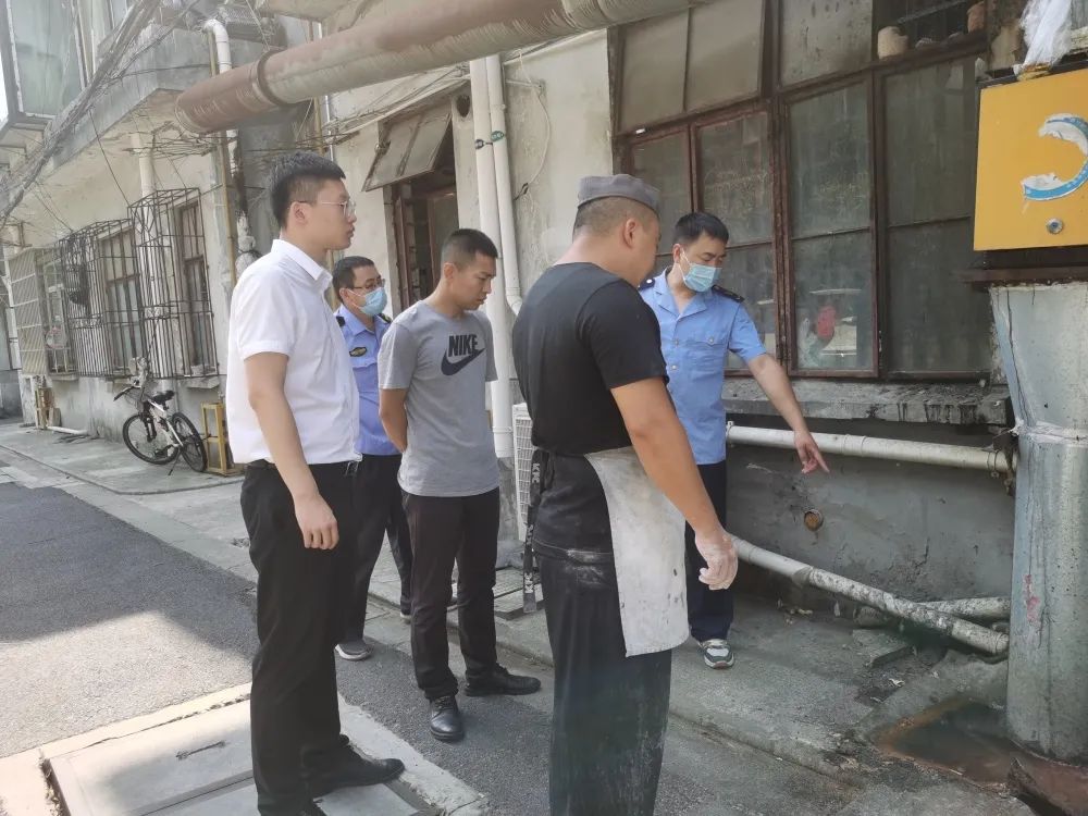 南湖街道开展餐饮油烟专项整治