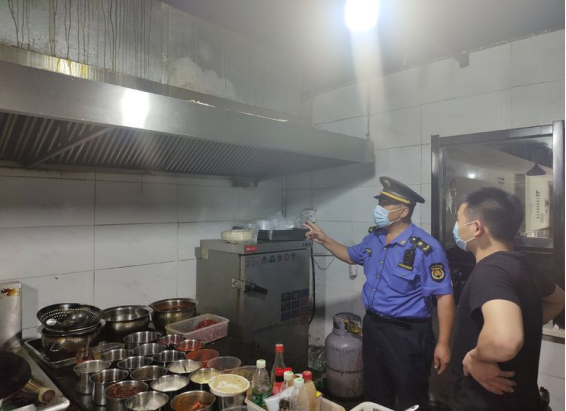 曲江城管局四举措提升餐饮油烟污染防治精细化管理水平