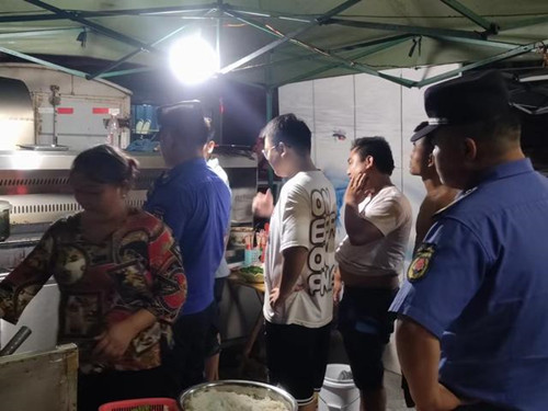 泸溪县开展露天烧烤油烟污染专项整治行动
