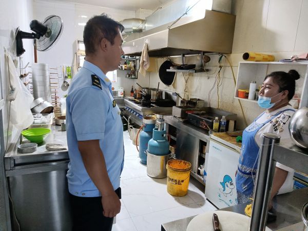 陈旗城市管理综合行政执法局开展餐饮业油烟污染专项整治行动