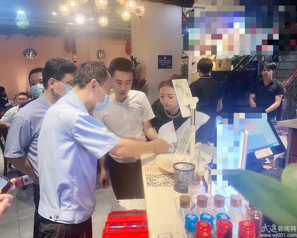武进区多部门联合突击夜查专项整治餐饮油烟污染