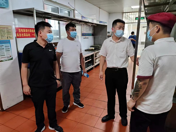 前程办事处开展餐饮油烟治理法律法规宣传活动