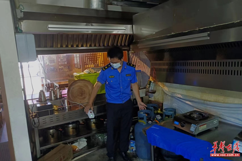 新北社区开展餐饮行业环境安全专项整治行动