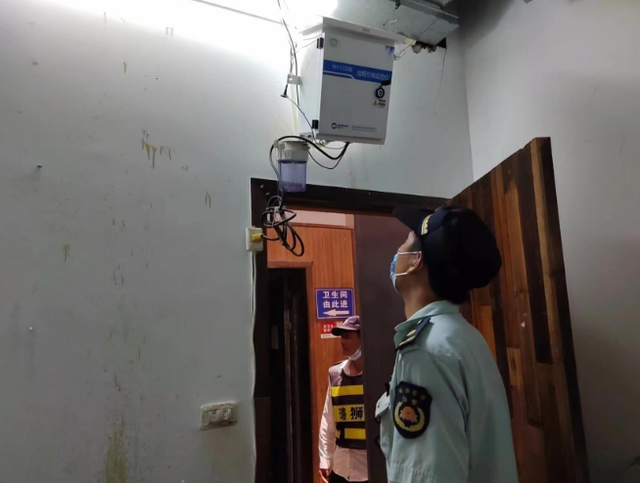 珞南街道开展餐饮油烟和噪声污染治理集中整治行动