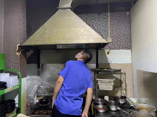 豫龙镇开展餐饮业油烟治理和露天烧烤集中整治工作