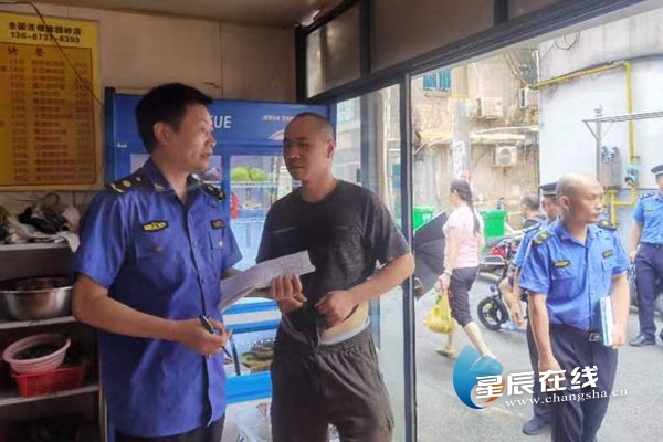 幸福桥社区开展餐饮油烟污染整治再提升工作