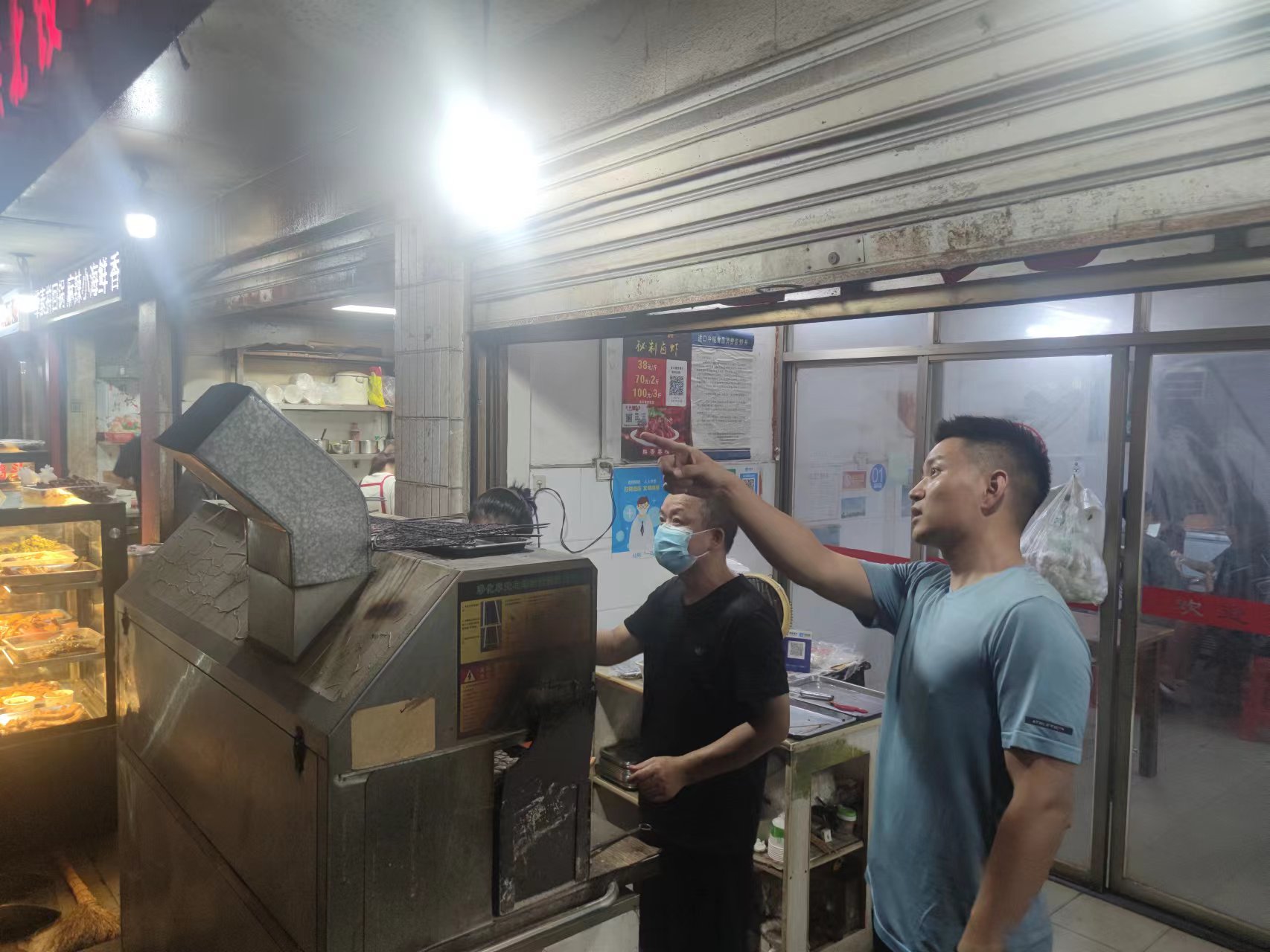 仙桃市大气污染防治攻坚指挥部办公室开展餐饮油烟巡查暗访