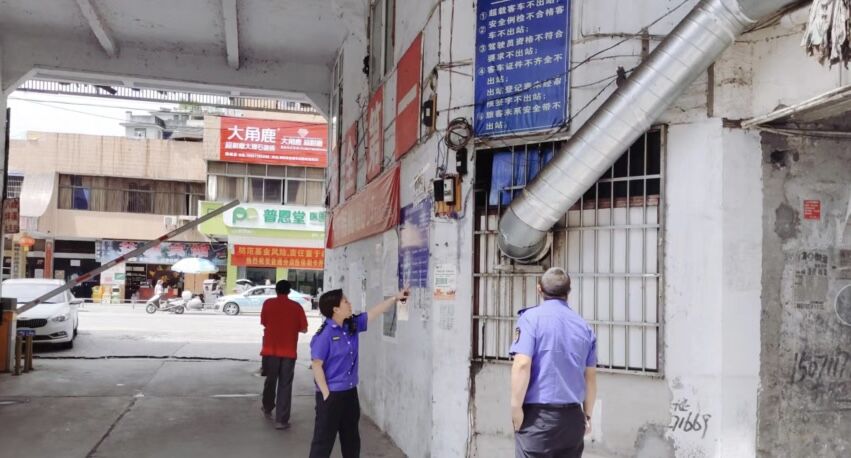 鹤峰县城市管理执法局三举措开展餐饮油烟单位专项整治行动
