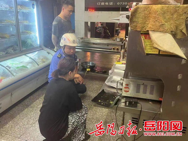 汨罗市城管执法大队开展全市夜宵摊点全面摸排