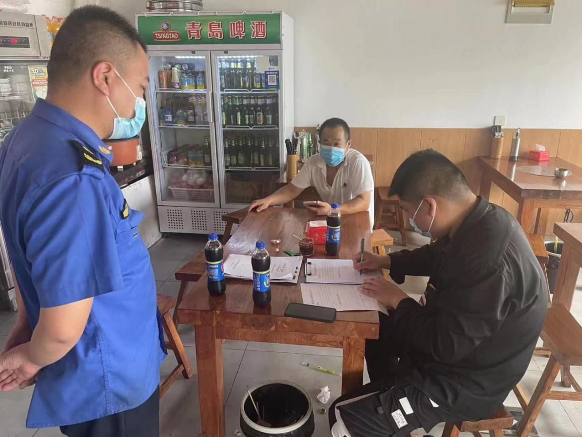 枫杨办事处开展辖区内餐饮企业油烟净化器进行大排查