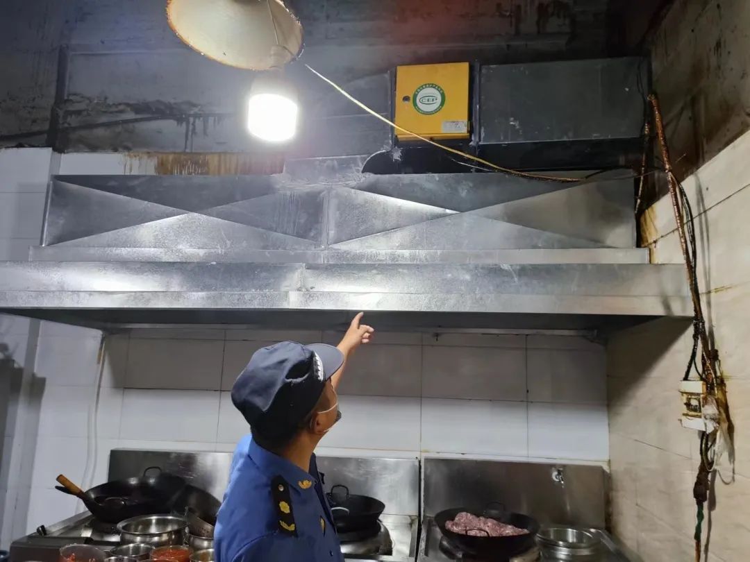 巴中市综合执法局三举措推进餐饮油烟治理