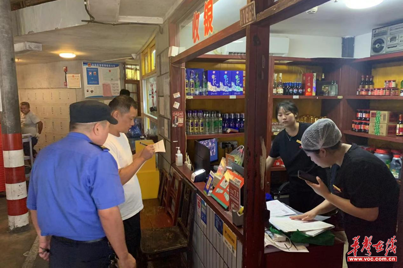 精英路社区开展辖区餐饮门店检查
