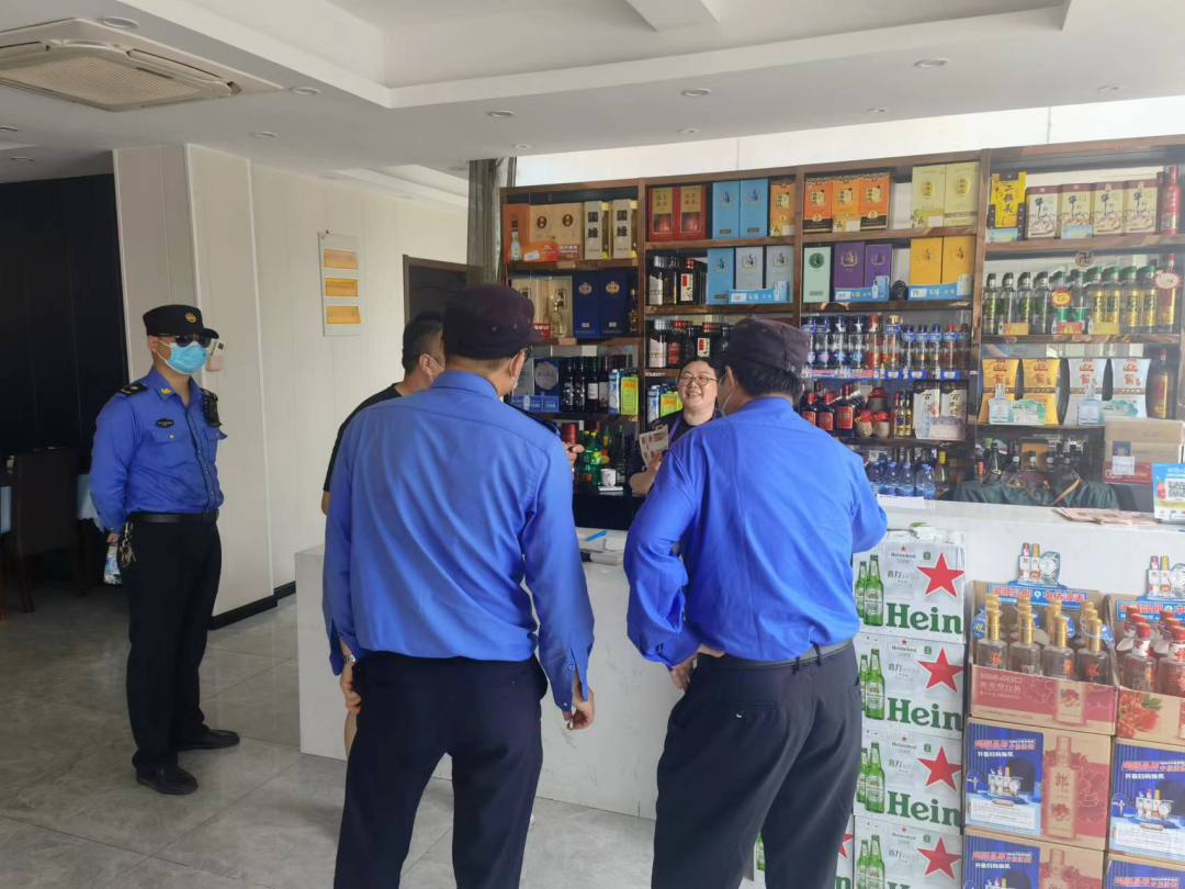天生港镇街道综合行政执法局开展餐饮油烟专项整治行动