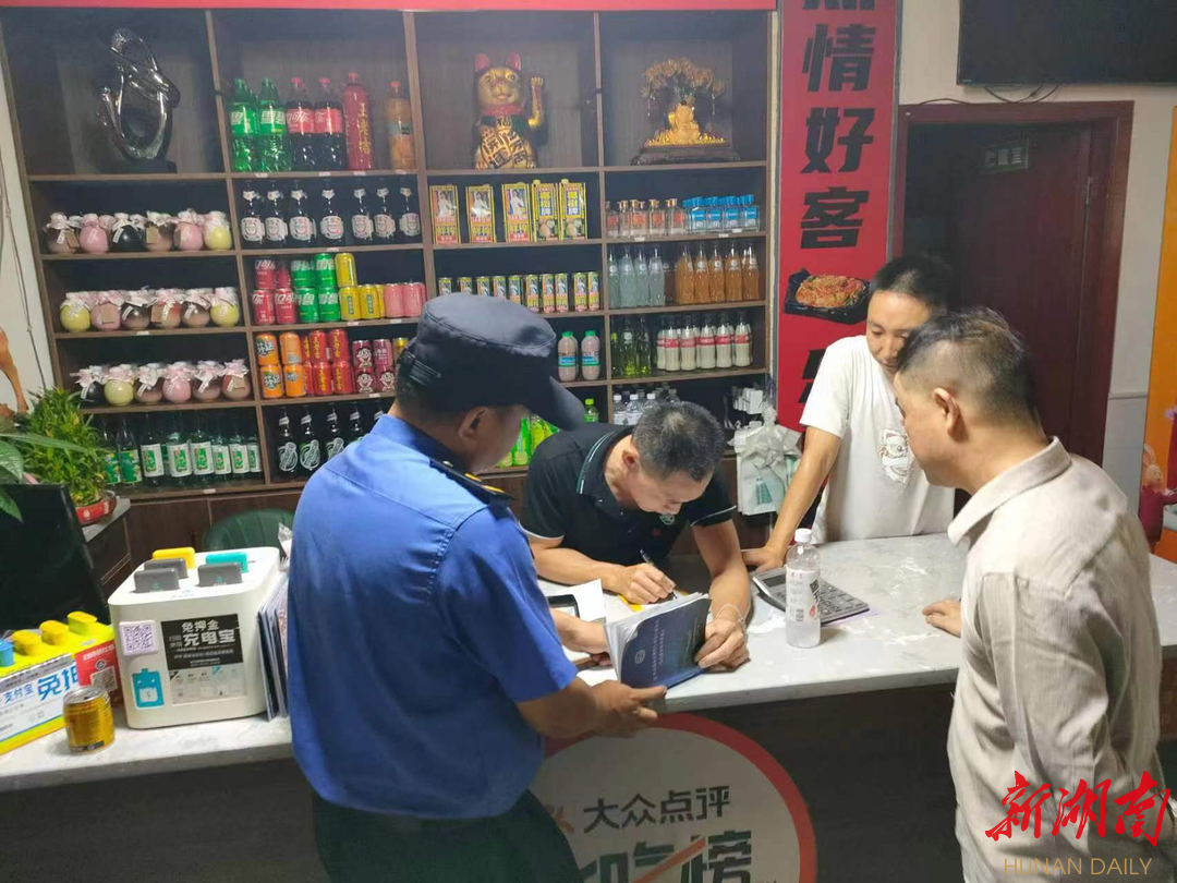 新丰社区开展油烟净化和燃气安全使用突击检查