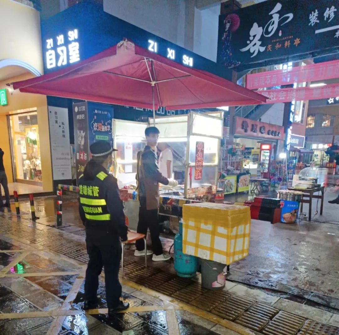 楚雄市城管局三举措开展餐饮业油烟污染专项整治行动