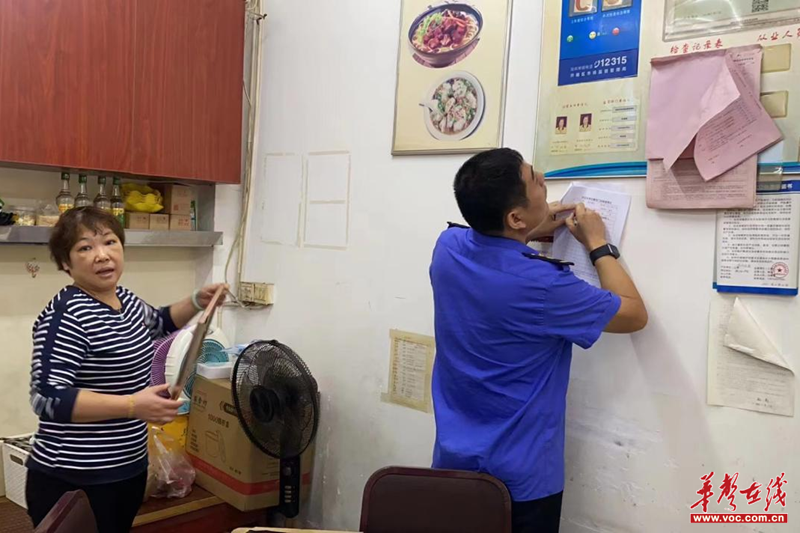 毛家垅社区开展餐饮油烟专项治理行动