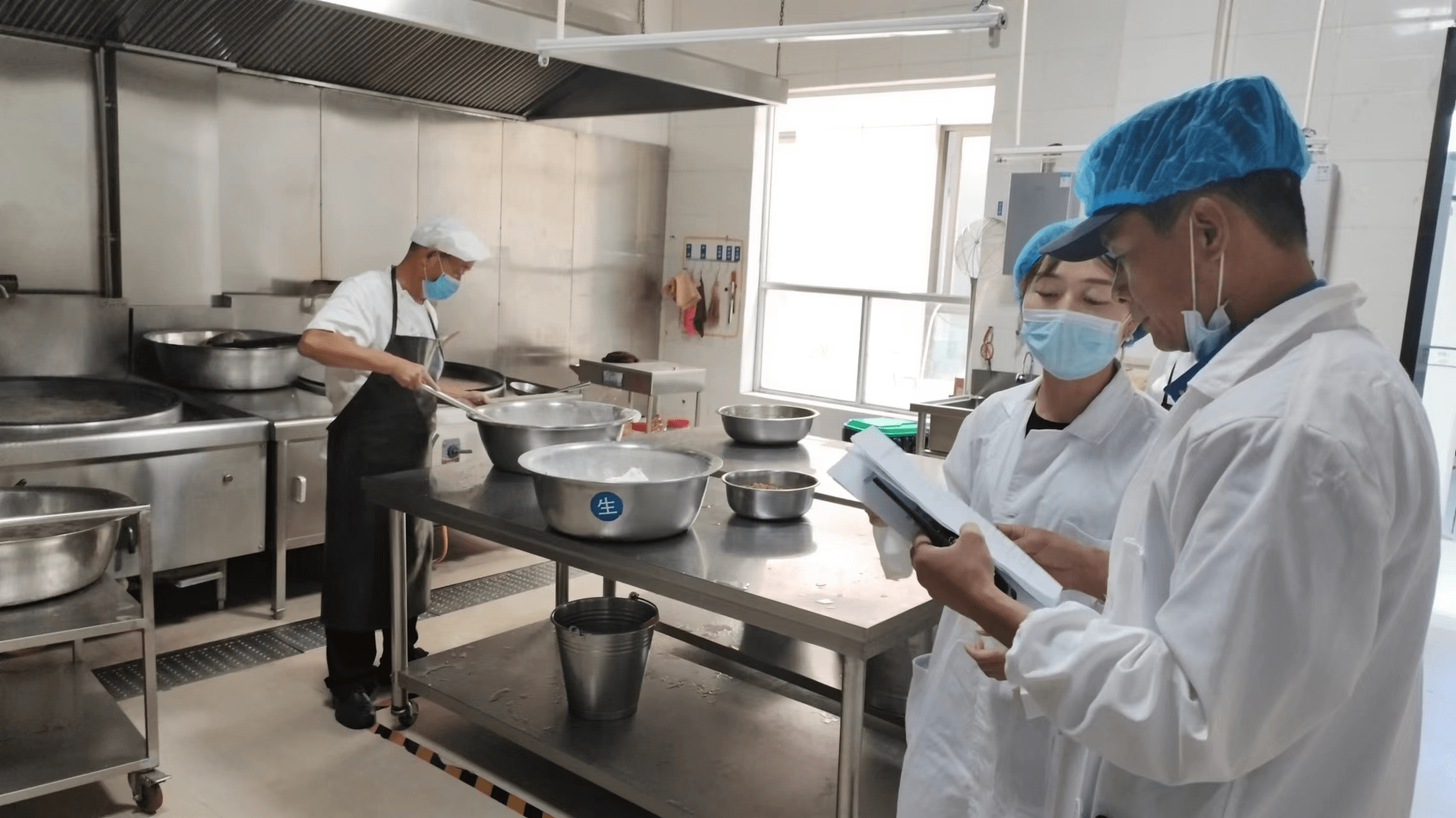 索河中队开展食堂油烟集中专项治理活动