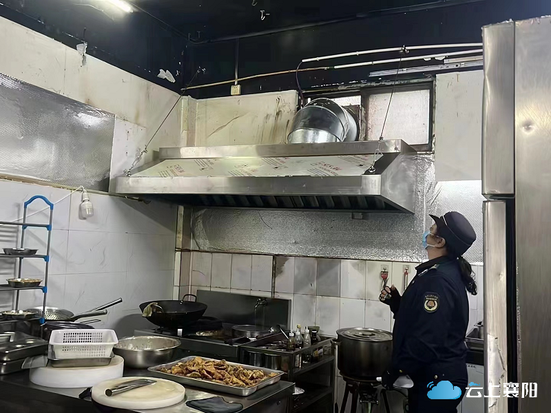建新路社区开展餐饮行业油烟排查整治专项治理行动