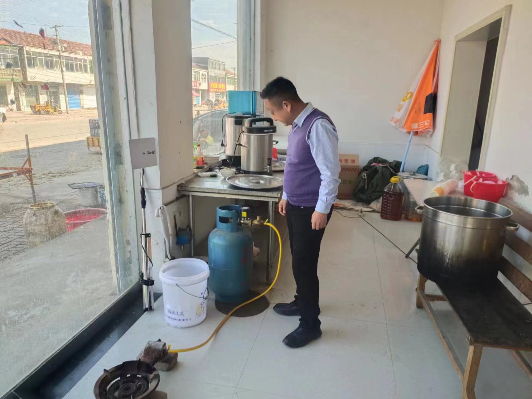 韩山镇开展辖区内餐饮服务门店全面排查