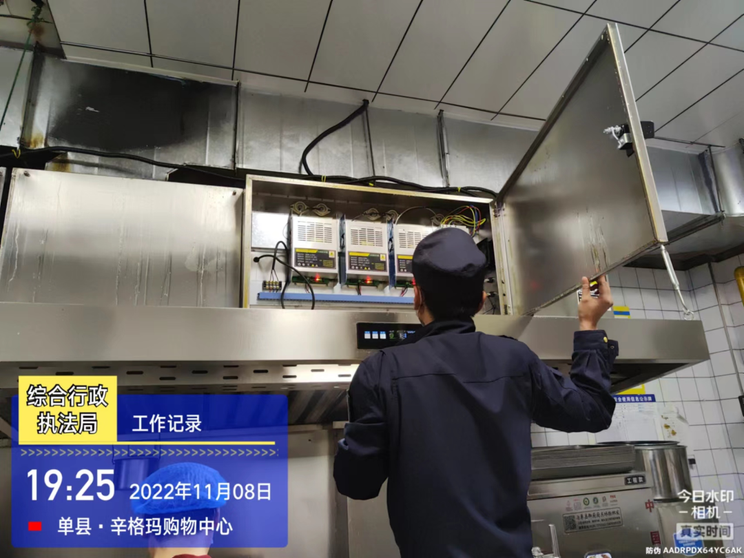 单县综合行政执法局开展餐饮油烟专项整治行动