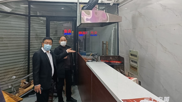内黄县城市管理局开展餐饮油烟专项整治行动
