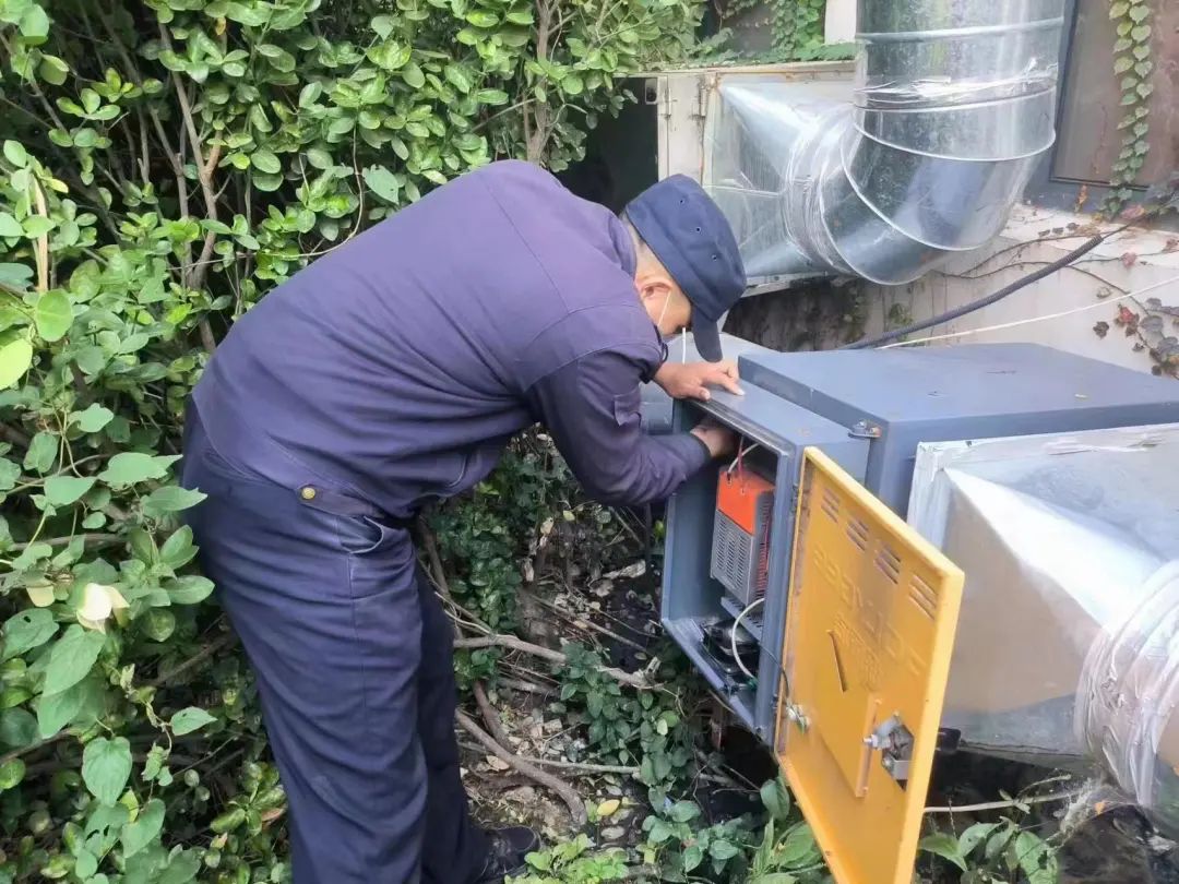 金雀山街道城管中队两举措推动油烟治理
