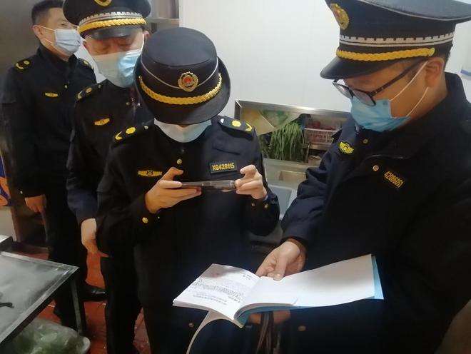 荆门漳河新区城管服务中心开展油烟污染专项整治