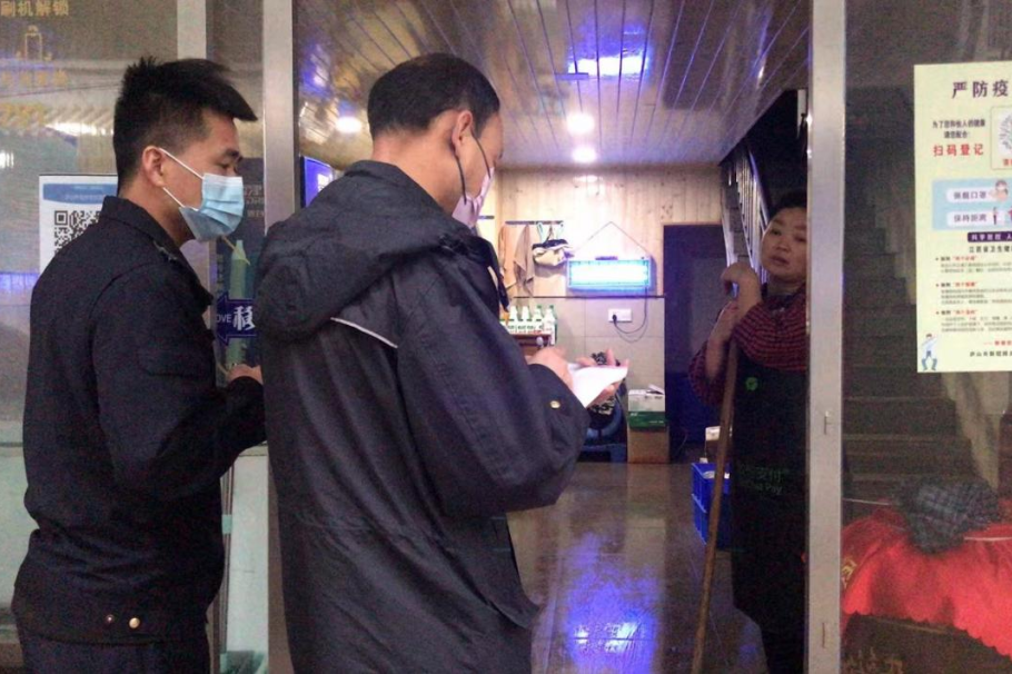 庐山市城管局开展餐饮油烟专项整治行动
