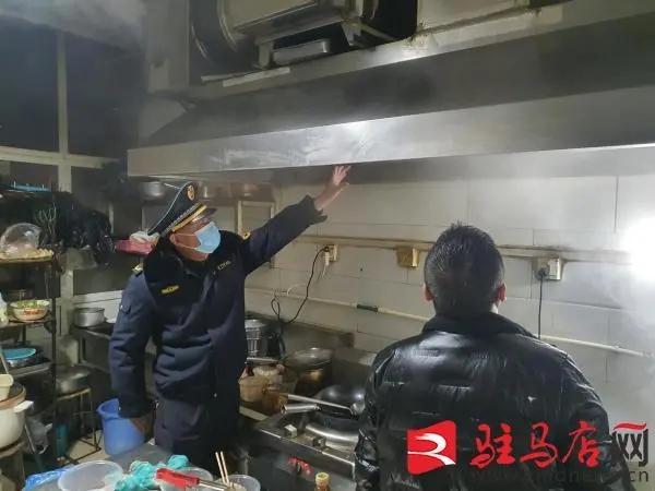 驻马店开发区城管局开展餐饮油烟专项整治行动