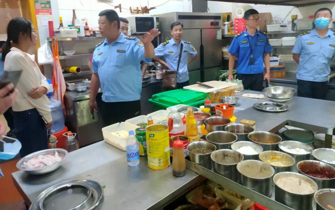 泉山开展餐饮业油烟污染专项整治行动